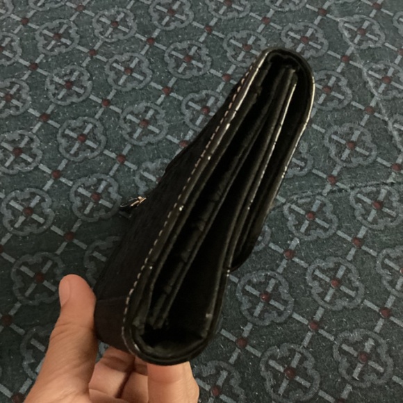 Liz Claiborne Black Wallet - Picture 6 of 7